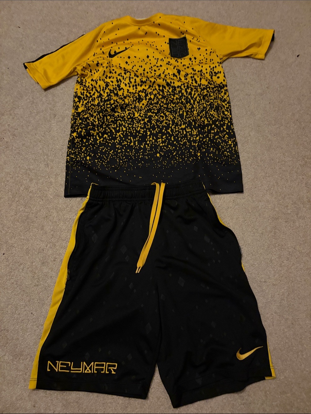 Nike Boys Yellow and Black Gradient Soccer Set
